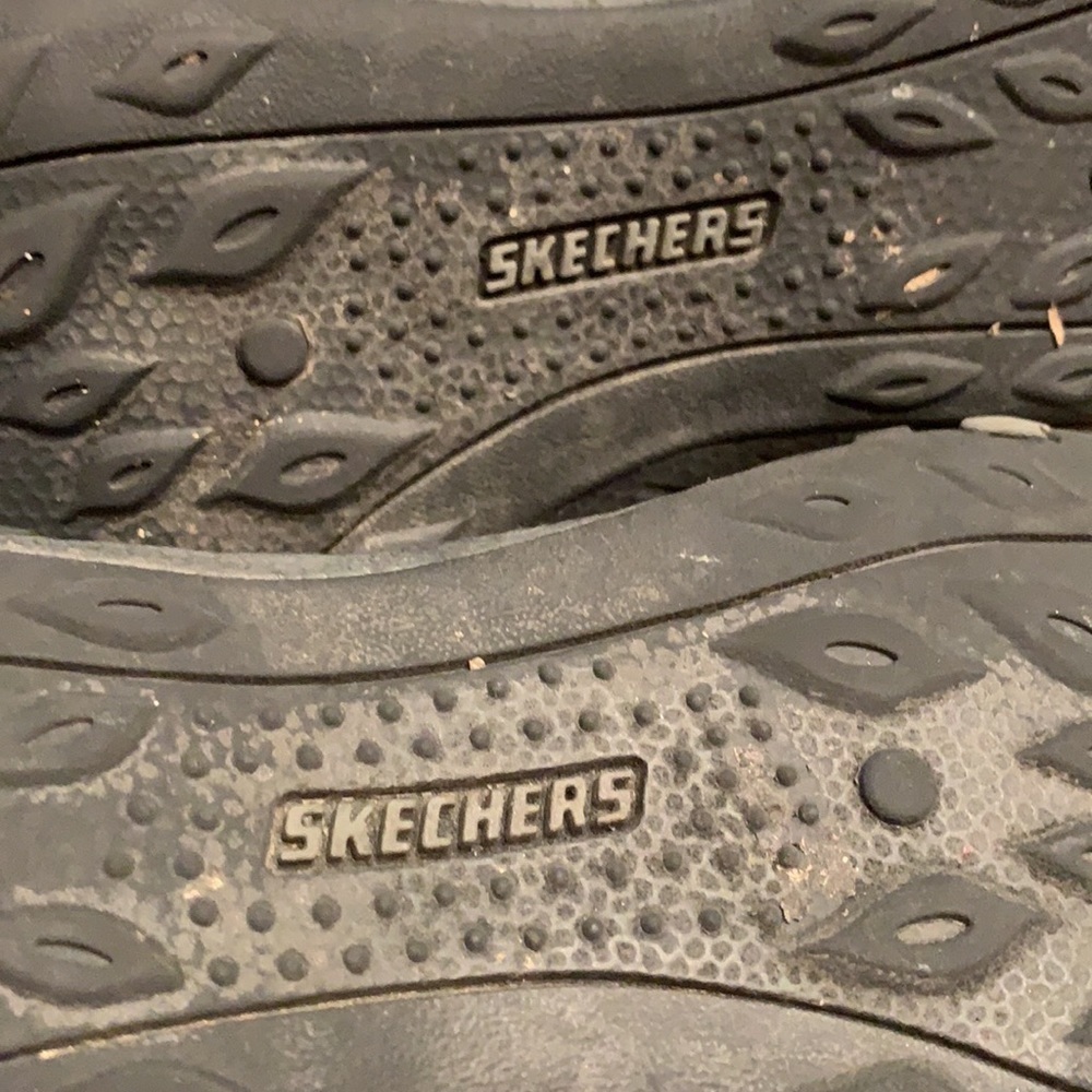 Women’s Skechers soft top shoes Size 8 - Picture 6 of 6